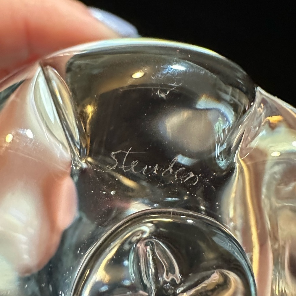 Steuben Crystal Iconic Apple - Picture 4 of 6